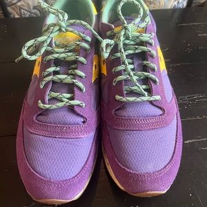 Saucony Jazz classics. Rarely / gently worn.